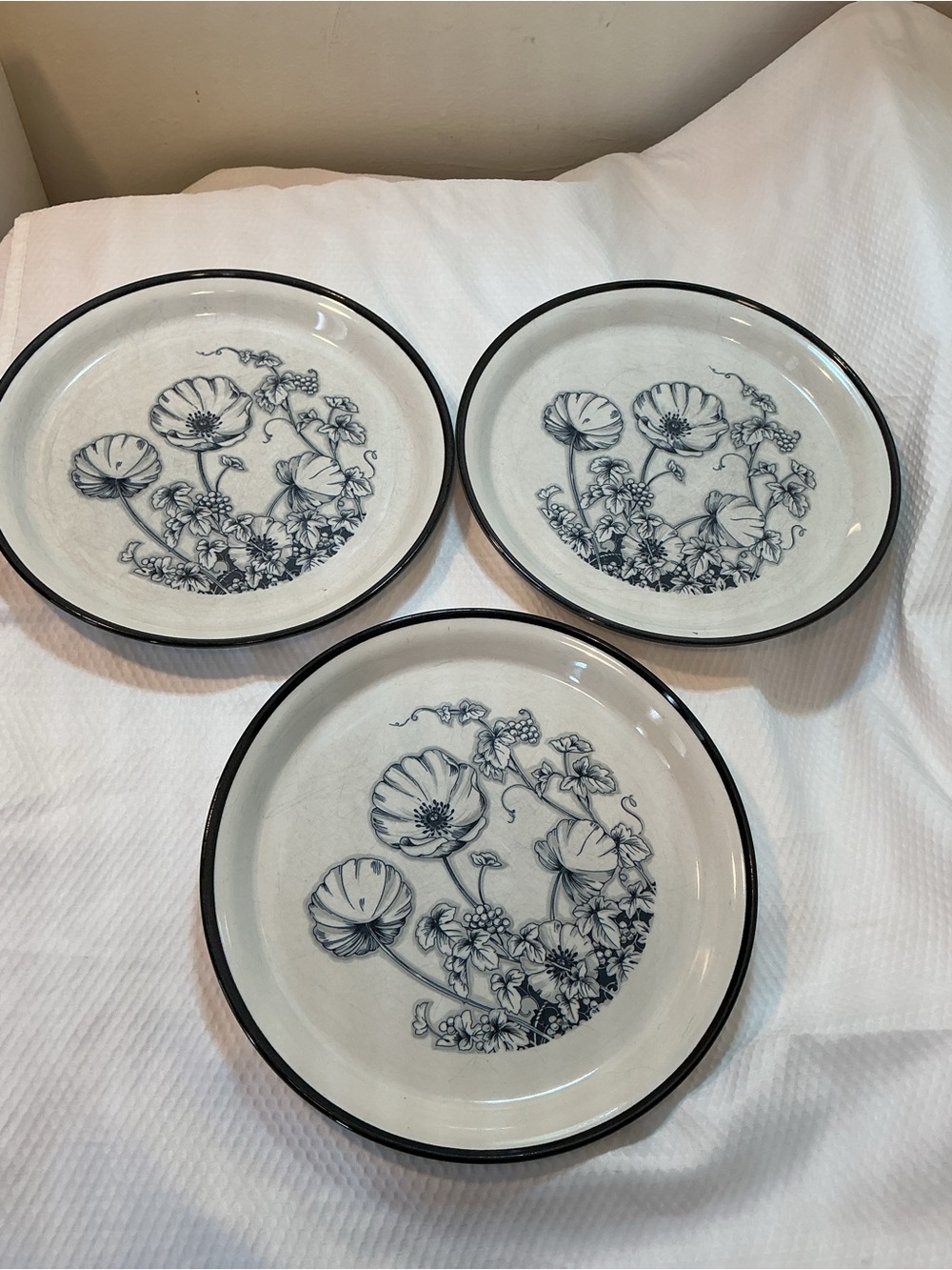 Classic Blue Floral Stoneware Dinner Plates - Set of 3